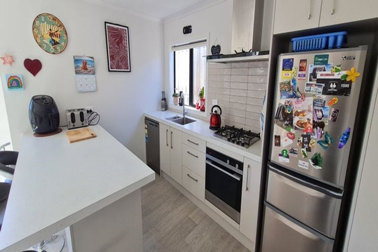 Photo of property in 10/9u Surrey Street, Tawa, Wellington, 5028