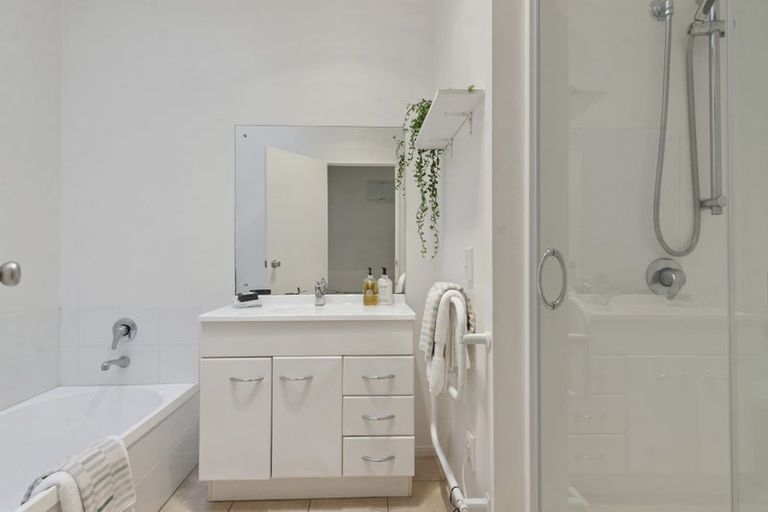 Photo of property in 2/1-5 Gleanor Avenue, Oteha, Auckland, 0632