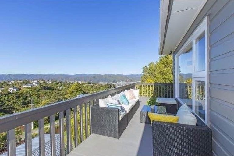 Photo of property in 171 Miromiro Road, Normandale, Lower Hutt, 5010