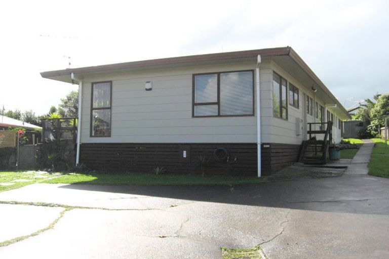 Photo of property in 6b Ballater Place, Highland Park, Auckland, 2010