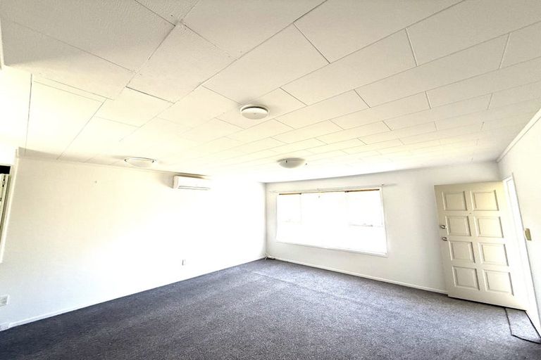 Photo of property in 2/47 Zita Maria Drive, Massey, Auckland, 0614