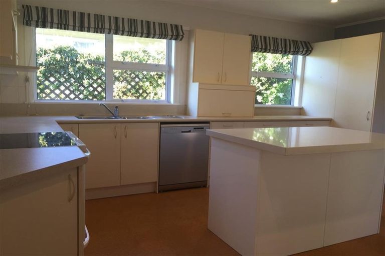 Photo of property in 41 Larsen Crescent, Tawa, Wellington, 5028
