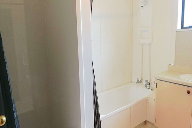 Photo of property in 4 Oriana Crescent, Hornby, Christchurch, 8042