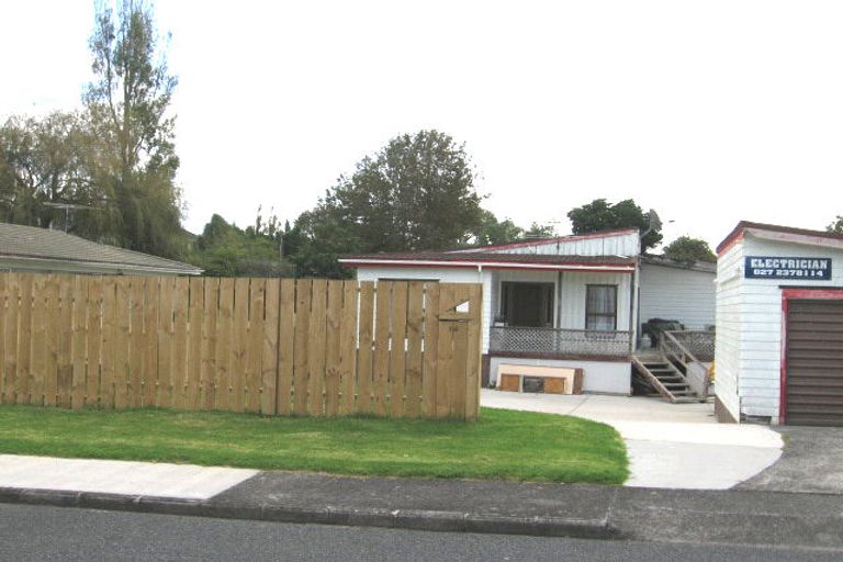 Photo of property in 14 Dawnhaven Drive, Te Atatu Peninsula, Auckland, 0610