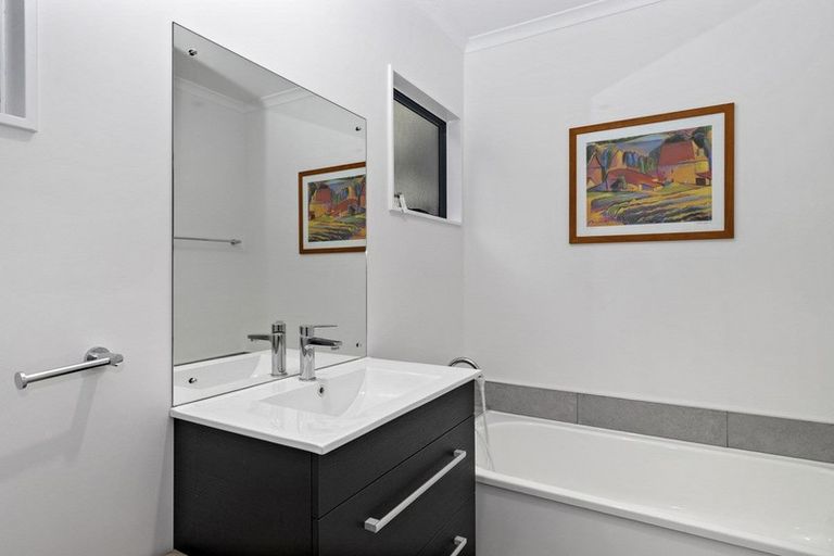 Photo of property in 112h Lake Road, Frankton, Hamilton, 3204