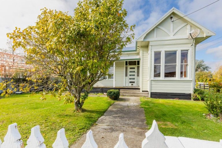 Photo of property in 19 Rochfort Street, Otane, 4202