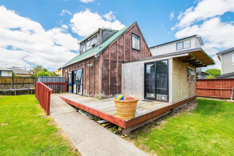 Photo of property in 39 Kingdale Road, Henderson, Auckland, 0610