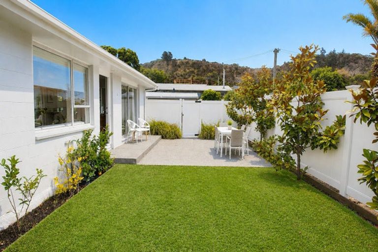 Photo of property in 2/37b Main Road, Redcliffs, Christchurch, 8081