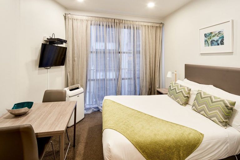 Photo of property in Atrium Towers, 4j/154 The Terrace, Wellington Central, Wellington, 6011