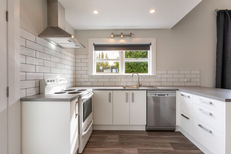 Photo of property in 37 Ross Street, Woodville, 4920