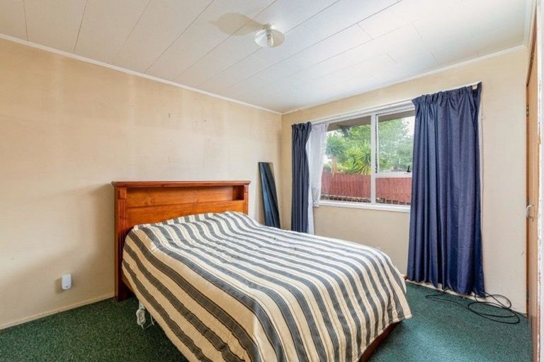 Photo of property in 1/185 Henderson Valley Road, Henderson, Auckland, 0612