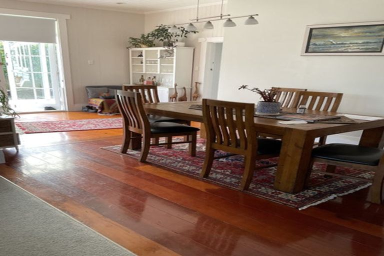 Photo of property in 1/46 Old Lake Road, Narrow Neck, Auckland, 0624