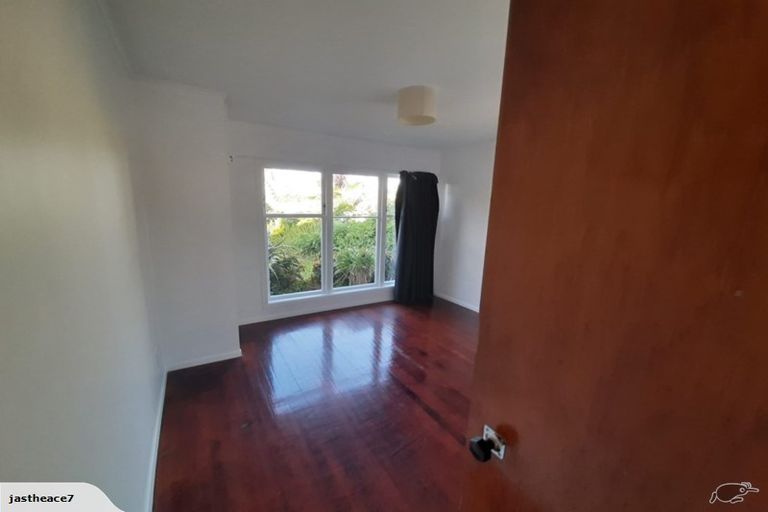 Photo of property in 30 Smythe Road, Henderson, Auckland, 0612