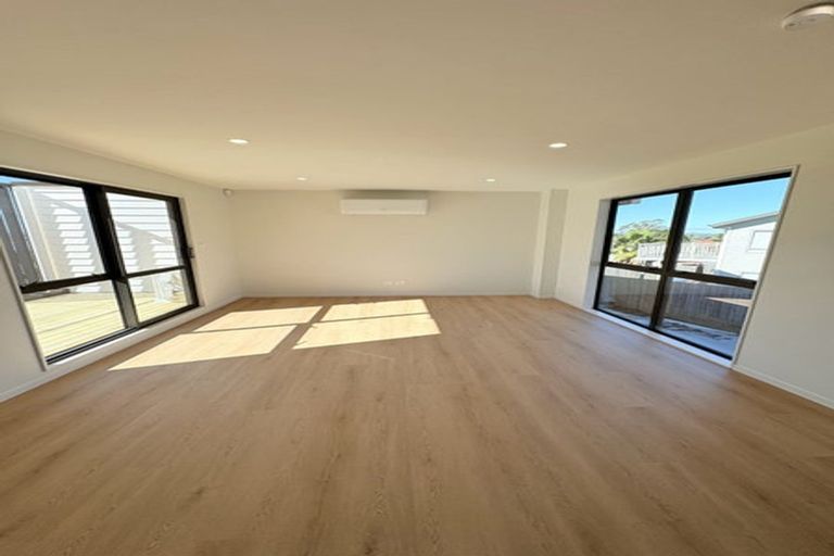 Photo of property in 27b Te Atatu Road, Te Atatu South, Auckland, 0610