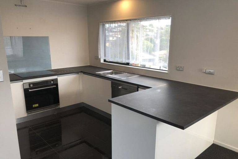 Photo of property in 1 Ryden Place, Glen Eden, Auckland, 0602