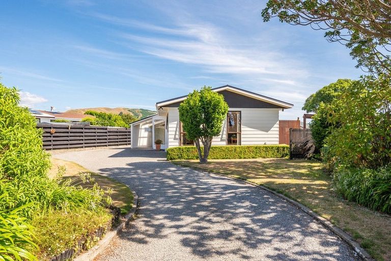 Photo of property in 15 Kanawa Street, Waikanae, 5036