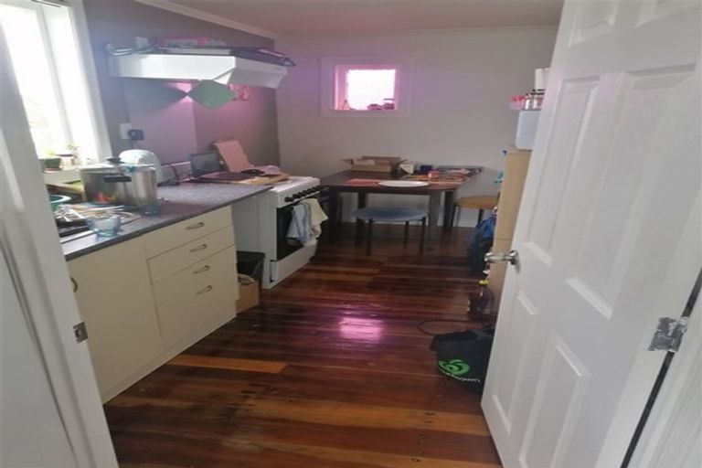 Photo of property in 3 Pleasant Road, Glen Eden, Auckland, 0602