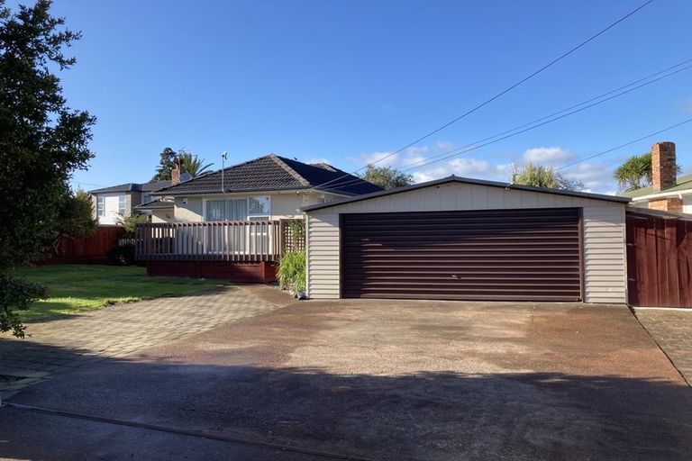 Photo of property in 14 Fairdene Avenue, Henderson, Auckland, 0610