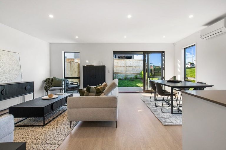 Photo of property in 529 Massey Road, Mangere, Auckland, 2022