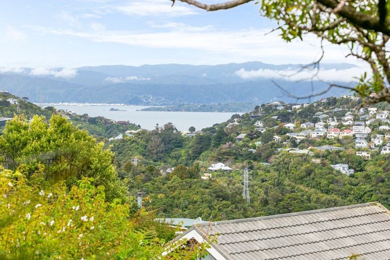 Photo of property in 6 Sandhurst Way, Crofton Downs, Wellington, 6035