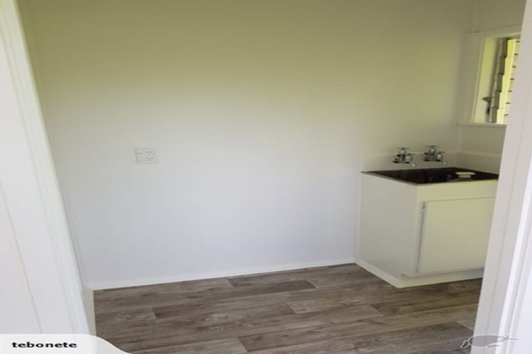 Photo of property in 2/20 Glamorgan Drive, Torbay, Auckland, 0630