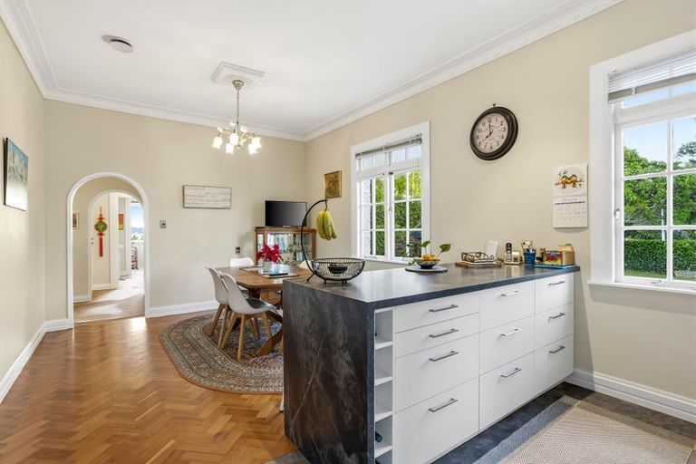 Photo of property in 46 Rewarewa Road, Te Atatu Peninsula, Auckland, 0610