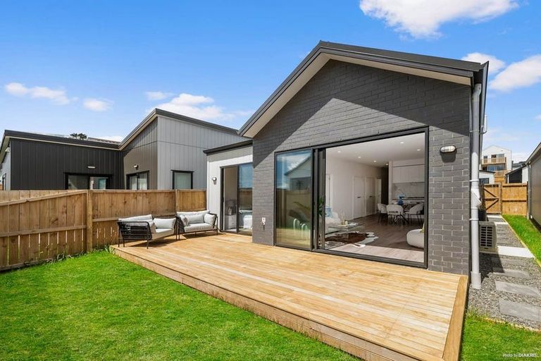 Photo of property in 12 Horokaka Street, Massey, 0614