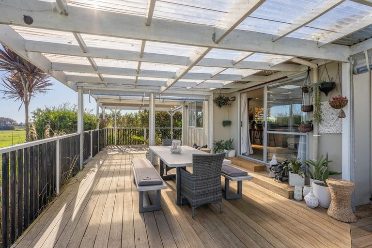 Photo of property in 24 Harakeke Road, Te Horo, Otaki, 5581