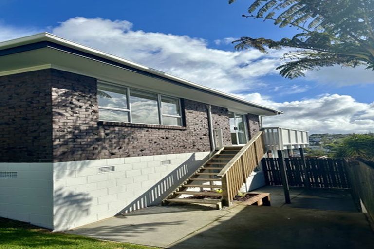 Photo of property in 2/51 Shanaway Rise, Hillcrest, Auckland, 0627