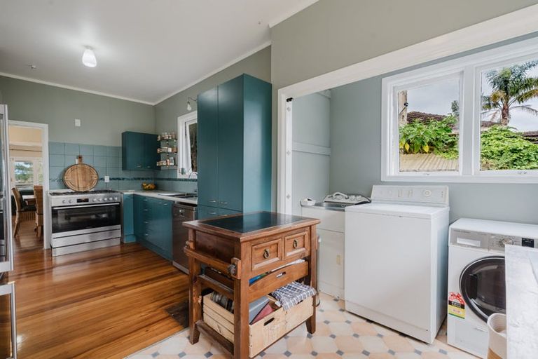 Photo of property in 114 Tuhikaramea Road, Dinsdale, Hamilton, 3204