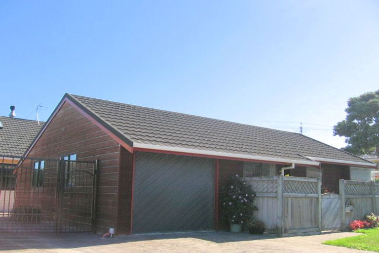 Photo of property in 28 Strathmore Avenue, Strathmore Park, Wellington, 6022
