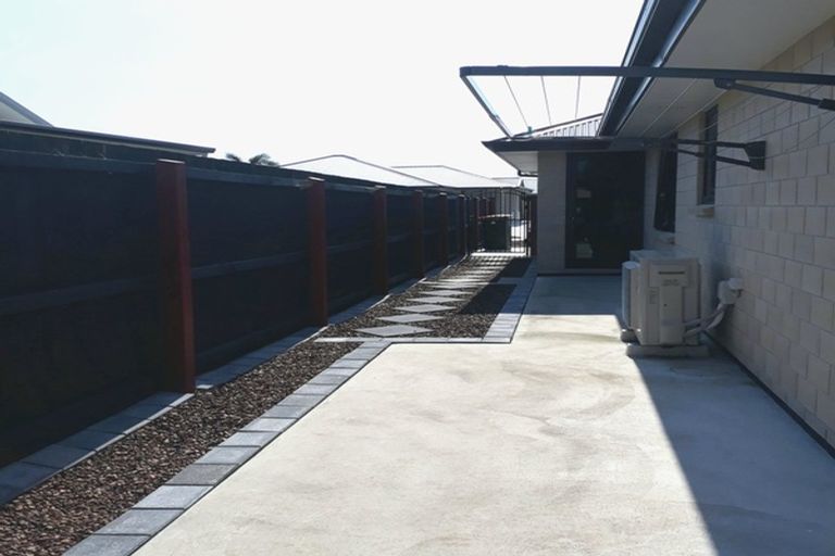 Photo of property in 14 Modello Lane, Waiuku, 2123