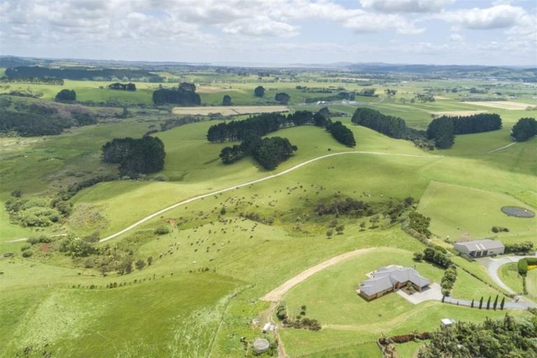 Photo of property in 135a Hutchinson Road, Helensville, 0875