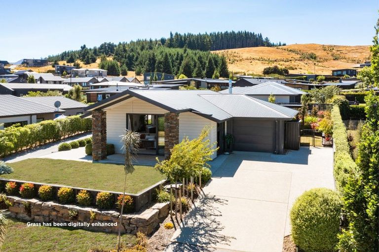 Photo of property in 16 Makomako Road, Wanaka, 9305