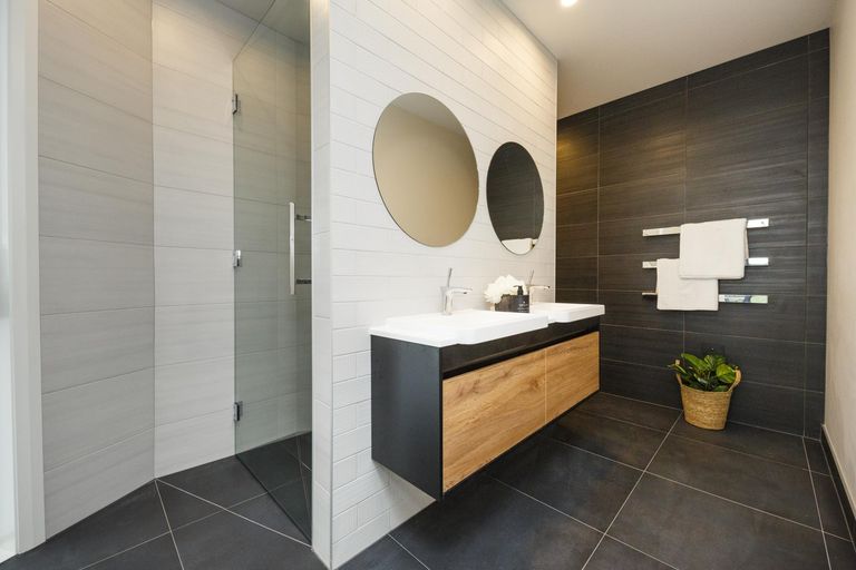 Photo of property in 9 Fairway Grove, Hokowhitu, Palmerston North, 4410