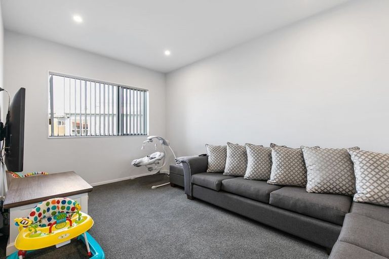 Photo of property in 39/11 Ray Small Drive, Papakura, 2110