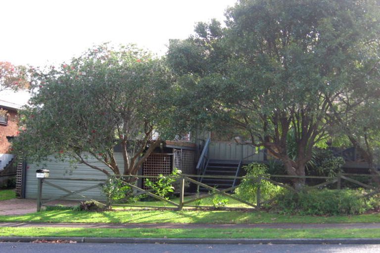 Photo of property in 10 Eugenia Rise, Totara Heights, Auckland, 2105