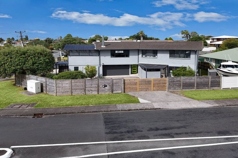 Photo of property in 2a Redwood Drive, Massey, Auckland, 0614