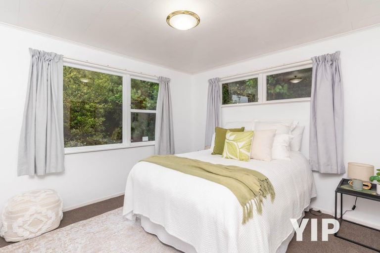 Photo of property in 9 Alwyn Place, Newlands, Wellington, 6037