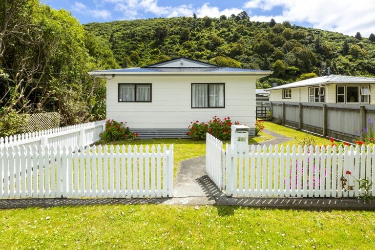 Photo of property in 36 Black Beech Street, Birchville, Upper Hutt, 5018