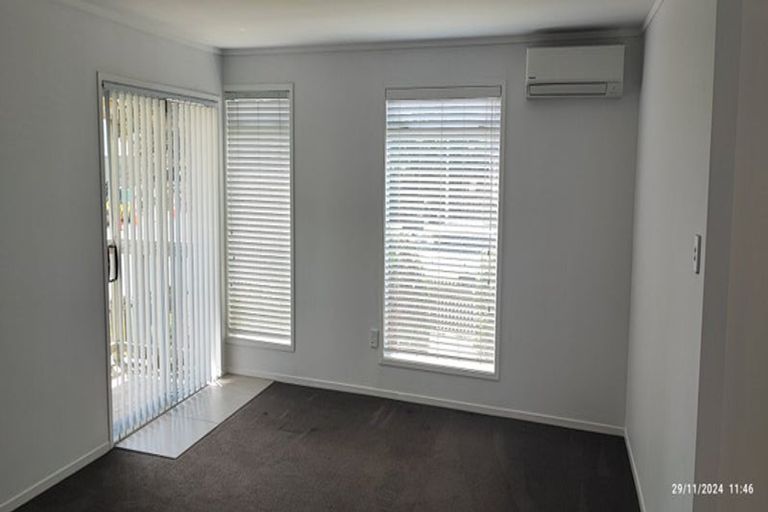 Photo of property in 1/1 Tomintoul Place, Highland Park, Auckland, 2010
