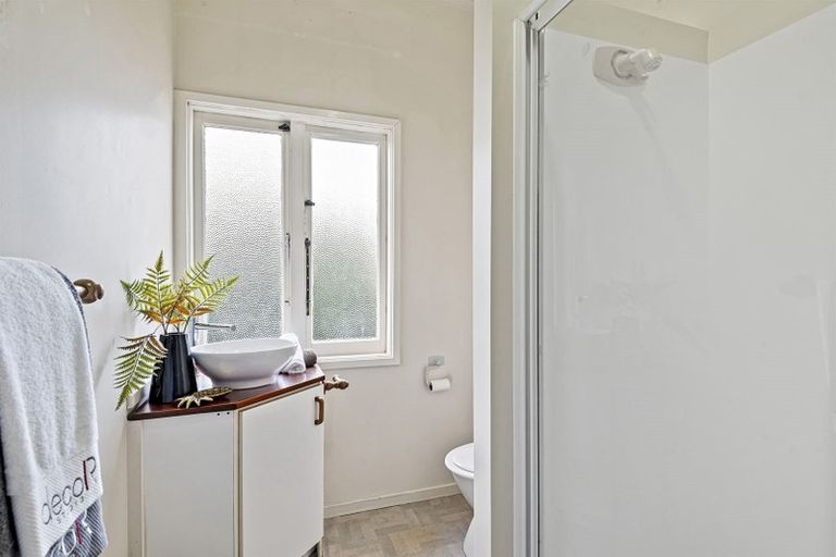 Photo of property in 13 Islington Avenue, New Lynn, Auckland, 0600