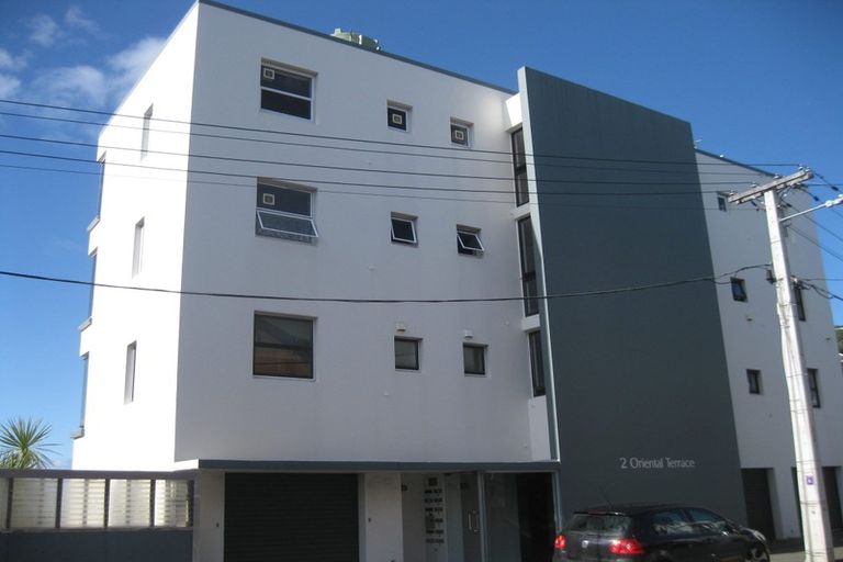 Photo of property in 2f7 Oriental Terrace, Mount Victoria, Wellington, 6011