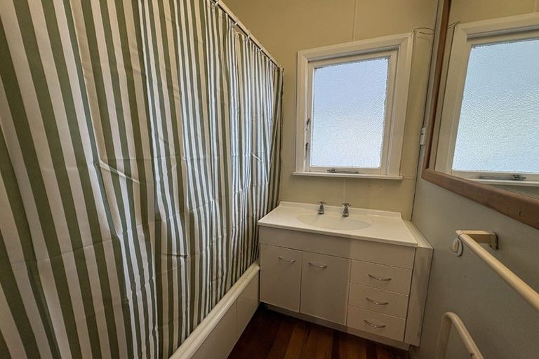 Photo of property in 17 Howard Road, Taradale, Napier, 4112
