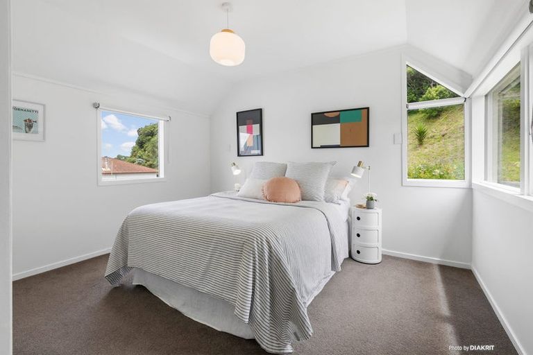 Photo of property in 105 Akaroa Drive, Maupuia, Wellington, 6022