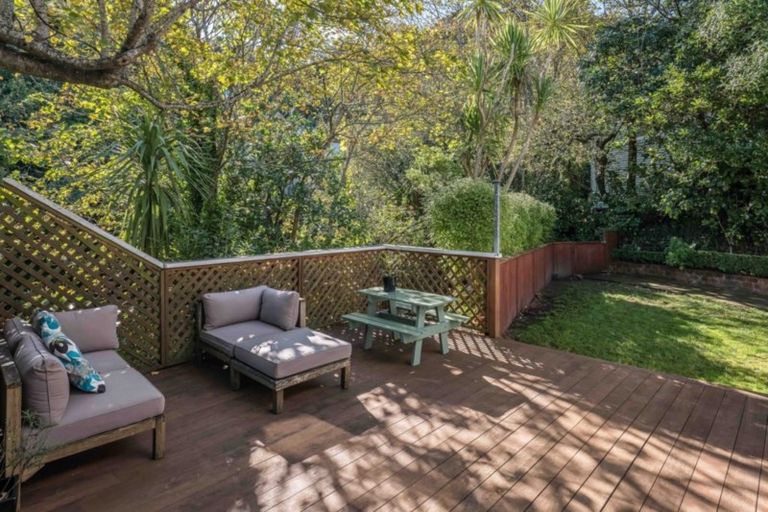 Photo of property in 6 Bank Road, Northland, Wellington, 6012