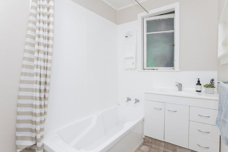 Photo of property in 52 Tyndall Road, Outer Kaiti, Gisborne, 4010