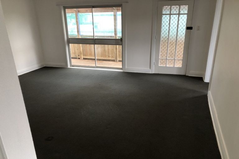 Photo of property in 1/29 Edwards Avenue, Henderson, Auckland, 0610