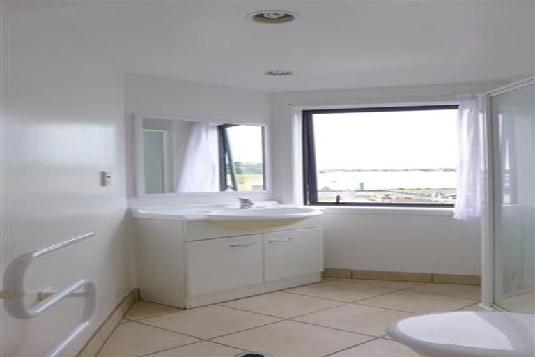 Photo of property in 3m/10 Crown Lynn Place, New Lynn, Auckland, 0600