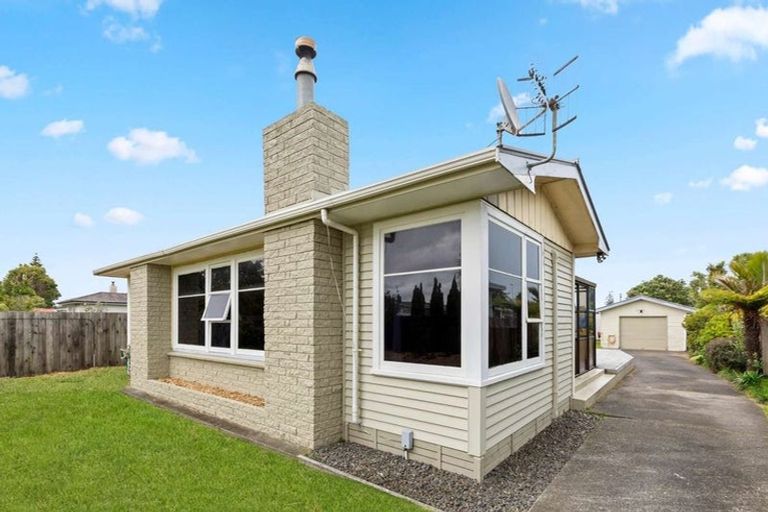 Photo of property in 28 Mazengarb Road, Paraparaumu Beach, Paraparaumu, 5032
